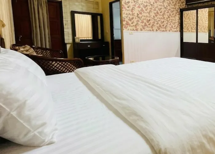 호텔 สวนไมตรีจิต Suan Maitrichit 3*